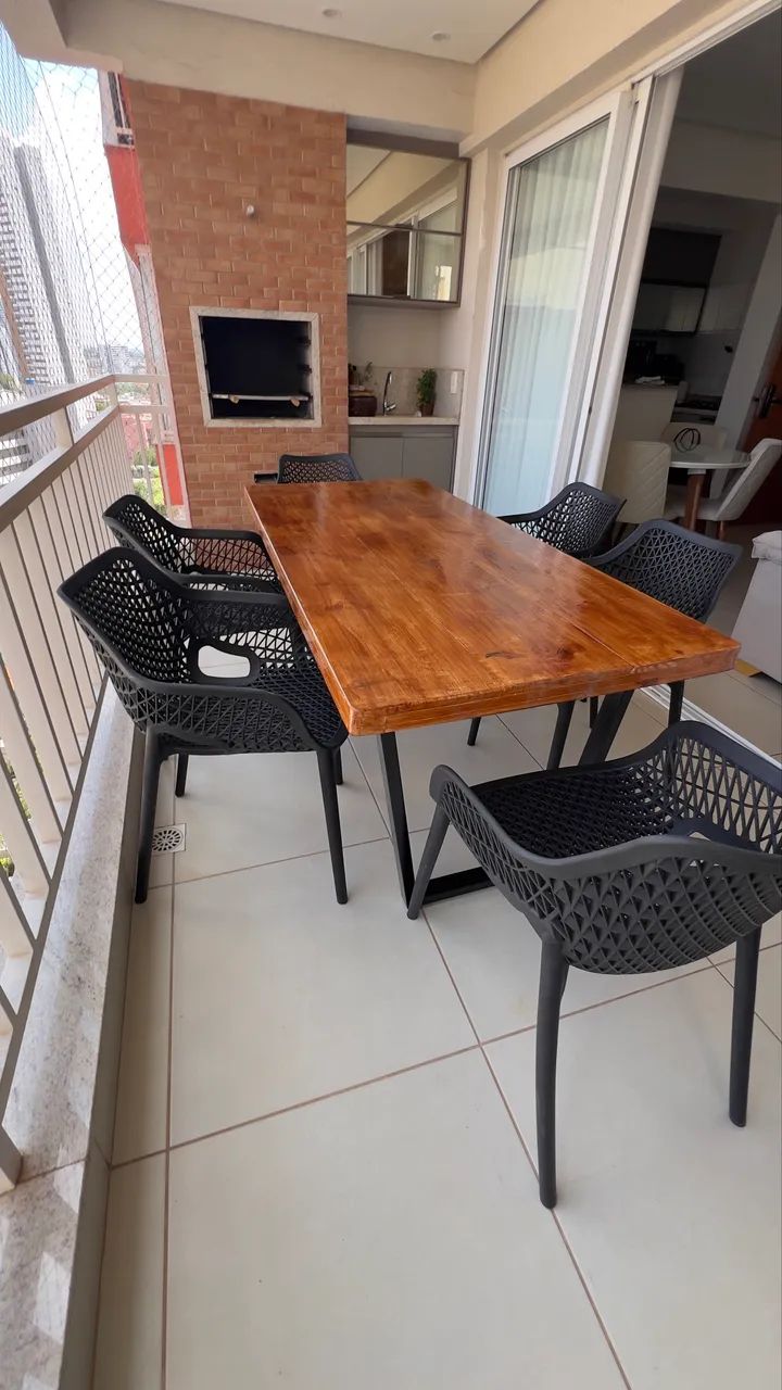 Mesa estilo industrial de jantar em Pinus
