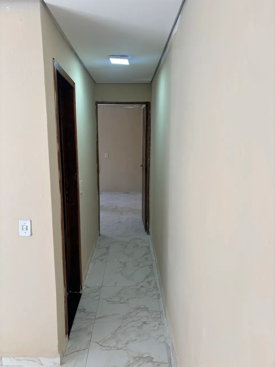 Aluga se casa fundo 3 cômodos grandes * - Foto 5