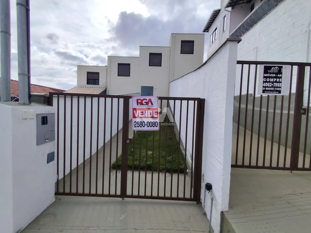 CASA DUPLEX COM 2 SUÍTES E 2 VAGAS  CANAÃ