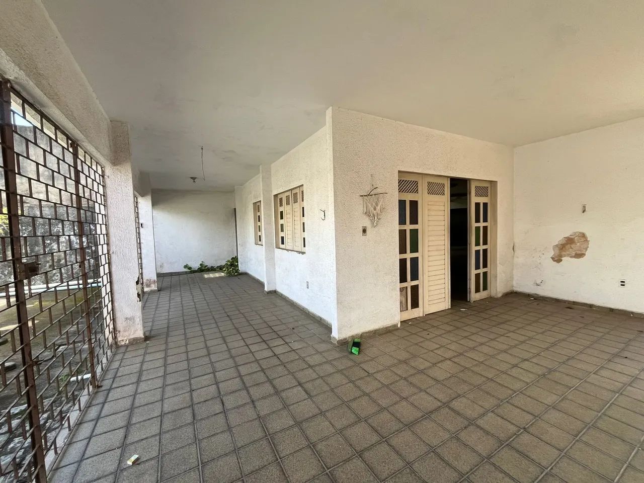 CASA ESPAÇOSA COM EDÍCULA - TERRENO DE 625² CLIMA BOM - Foto 2