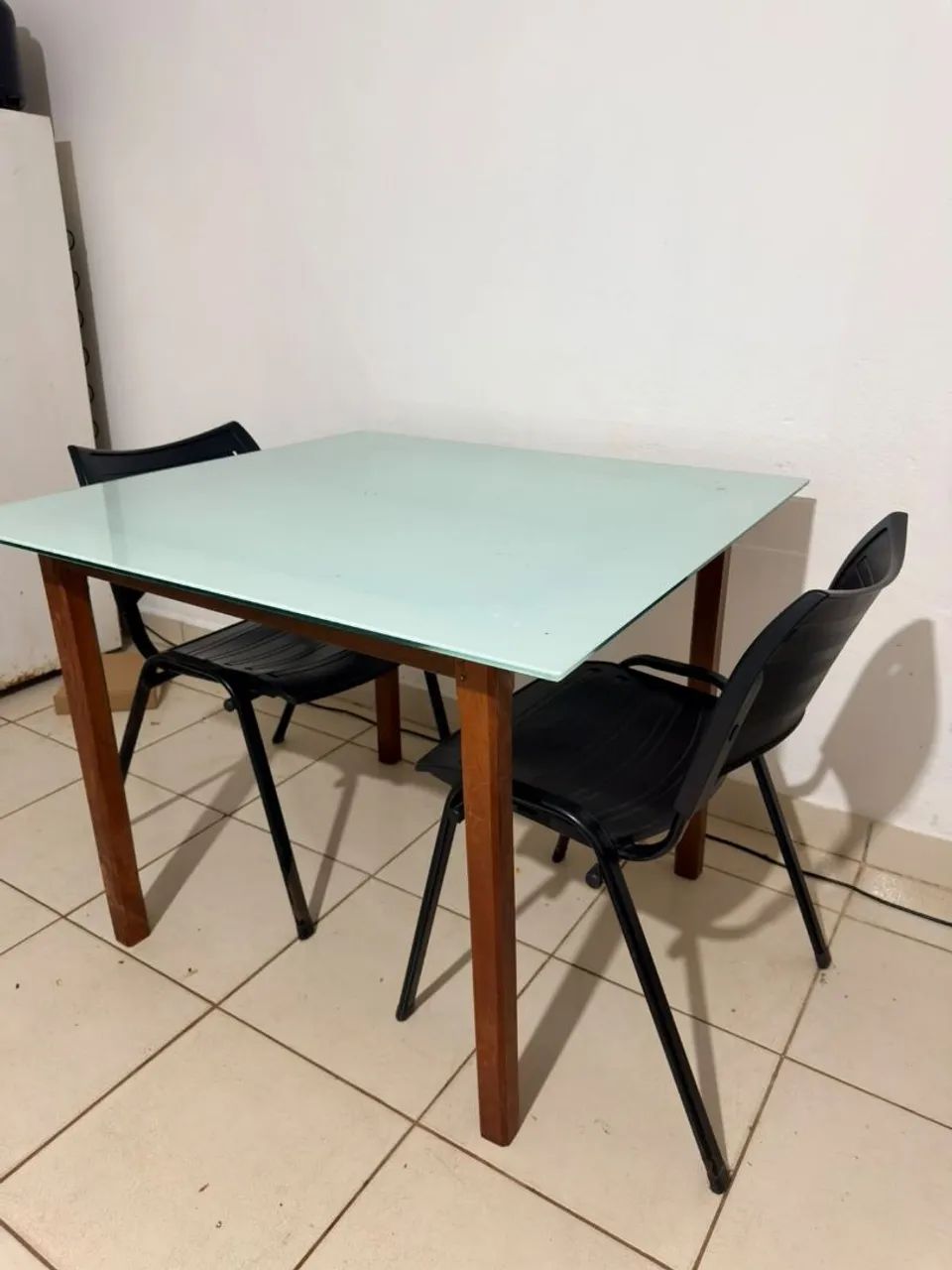 Mesa de vidro com 2 cadeiras - Foto 4
