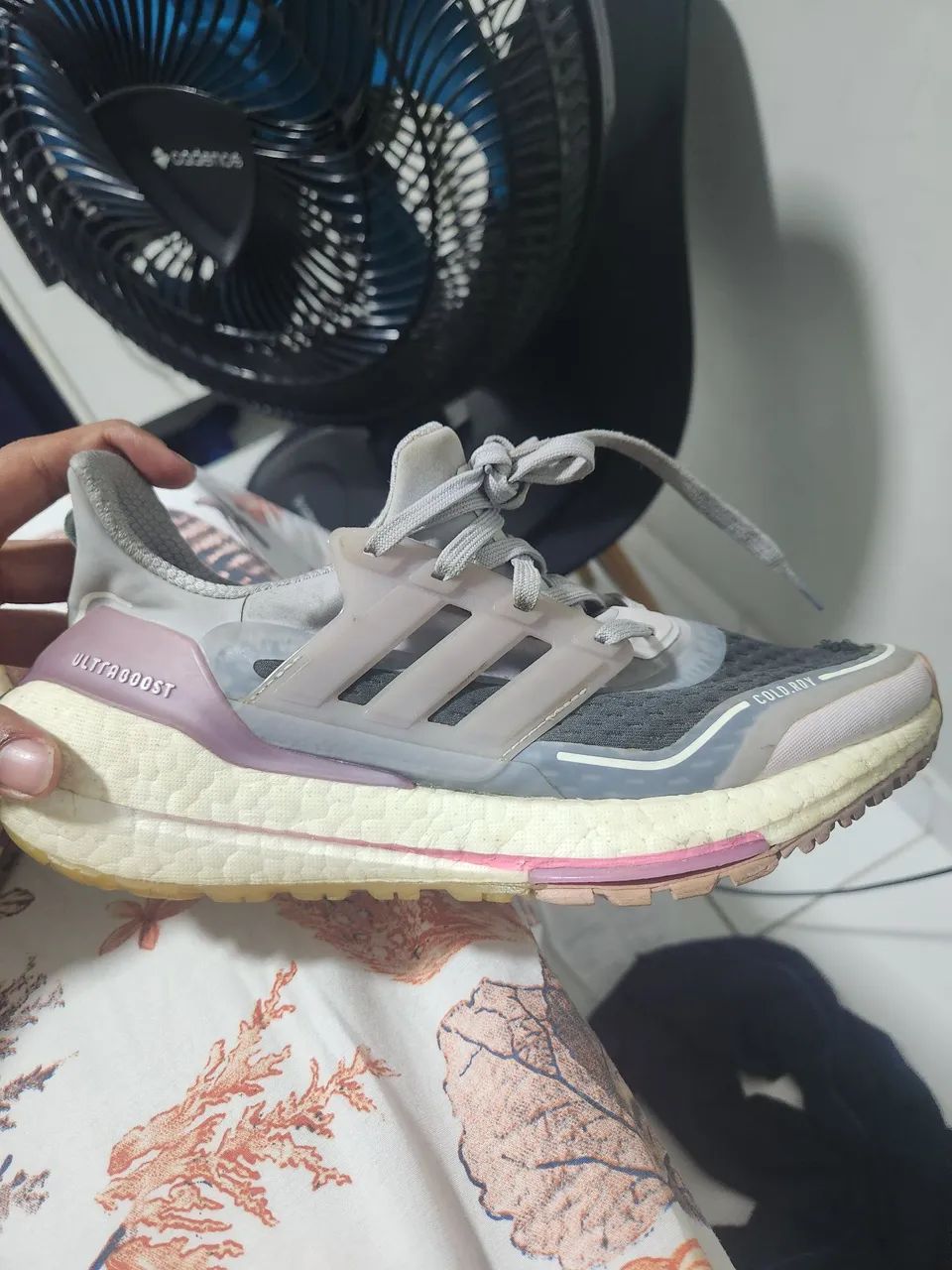 Tenis adidas utrabosst usado perfeito pra caminhar 
