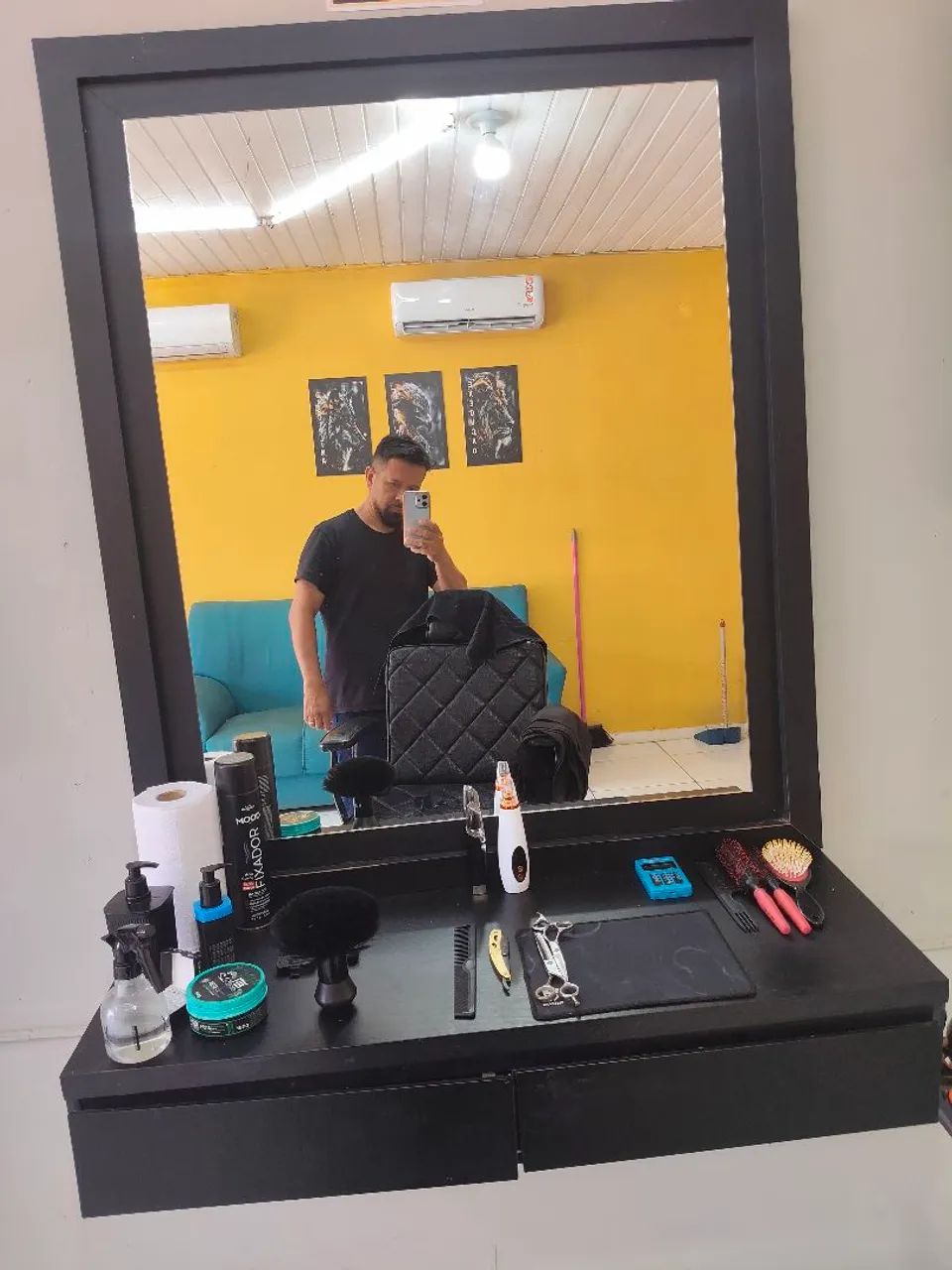Vendo duas frente para barbearia com espelho completo  - Foto 2
