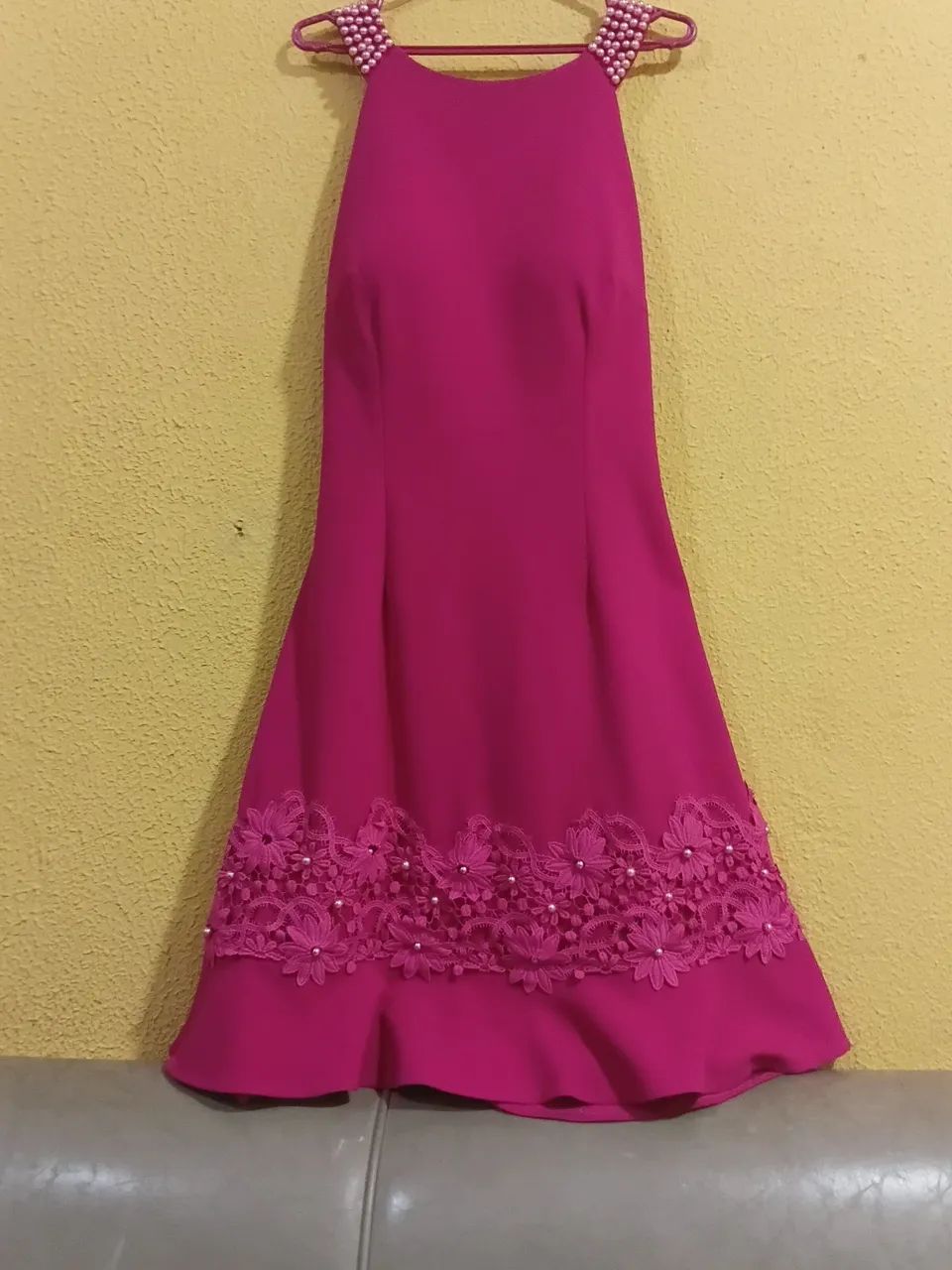 VENDO VESTIDO CURTO  ROSA COM PEROLAS  - Foto 4