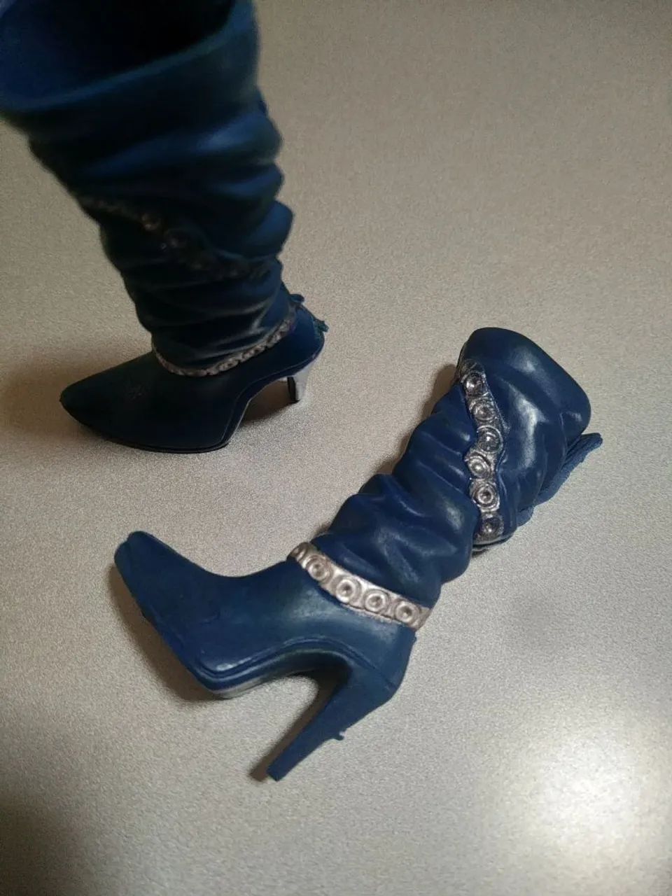 Acessórios Barbie/ botas e bolsa - Foto 2