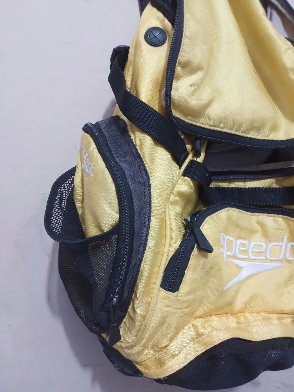 Mochila Speedo natação amarela grande usada em boas condições  - Foto 2