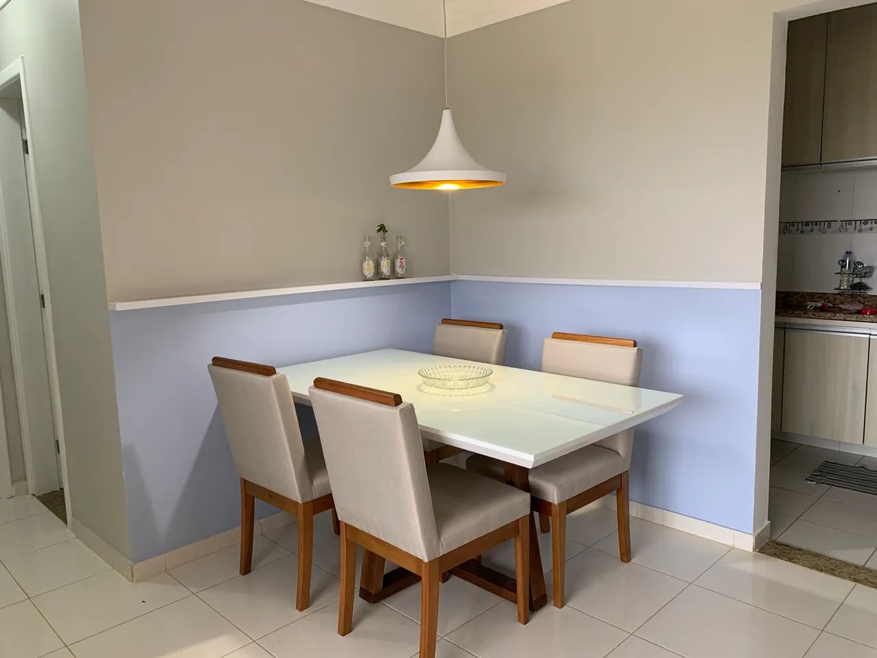 Mesa com 4 cadeiras470069697148375041