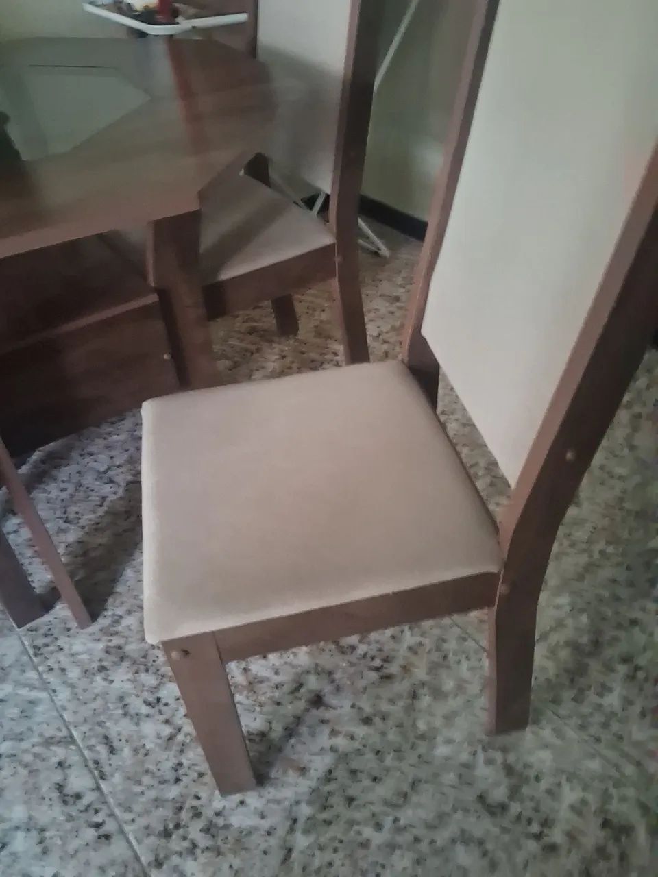 Mesa de quatro cadeira