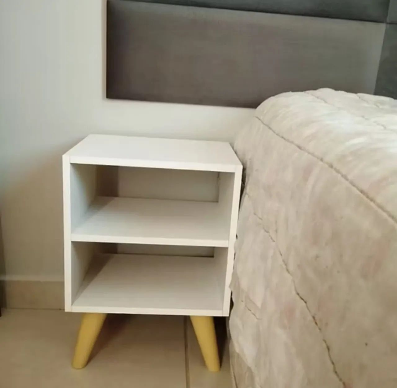 Mesa de Cabeceira para Sala e Quarto 