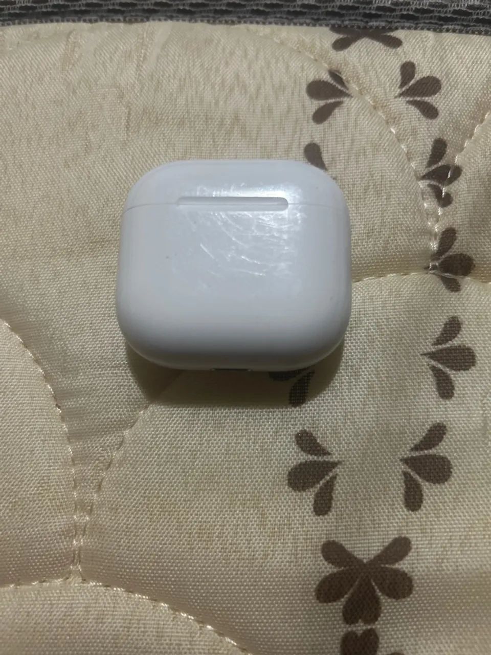 AirPods 4 usado com case