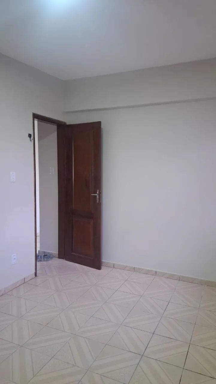 ALUGA-SE APARTAMENTO com 3 QUARTOS  - Foto 2