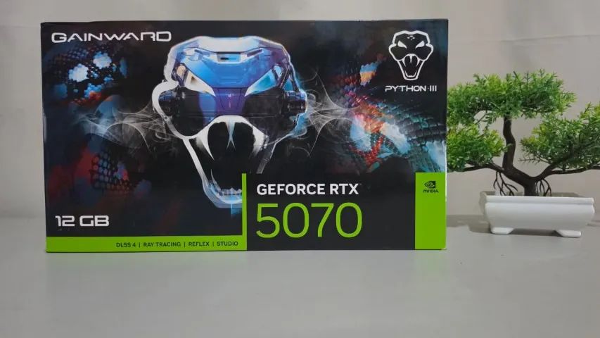 Placa de Video RTX 5070 Gainward Python 12Gb Triple Fan *NOVA*