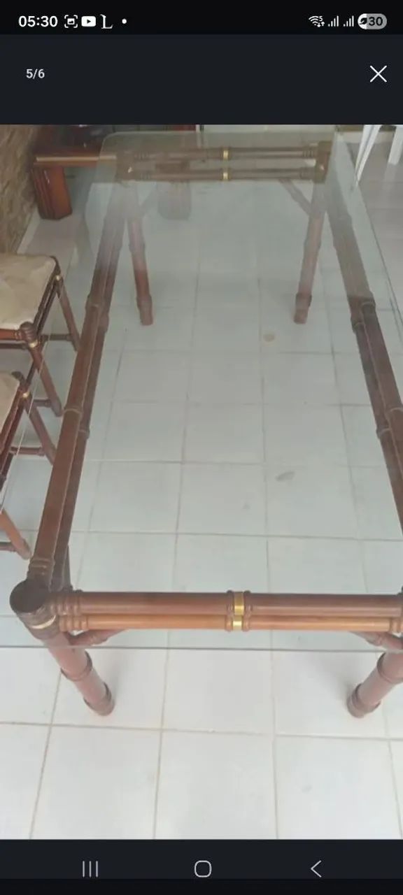 Vende-se mesa de jantar de mogno com vidro temperado  - Foto 3