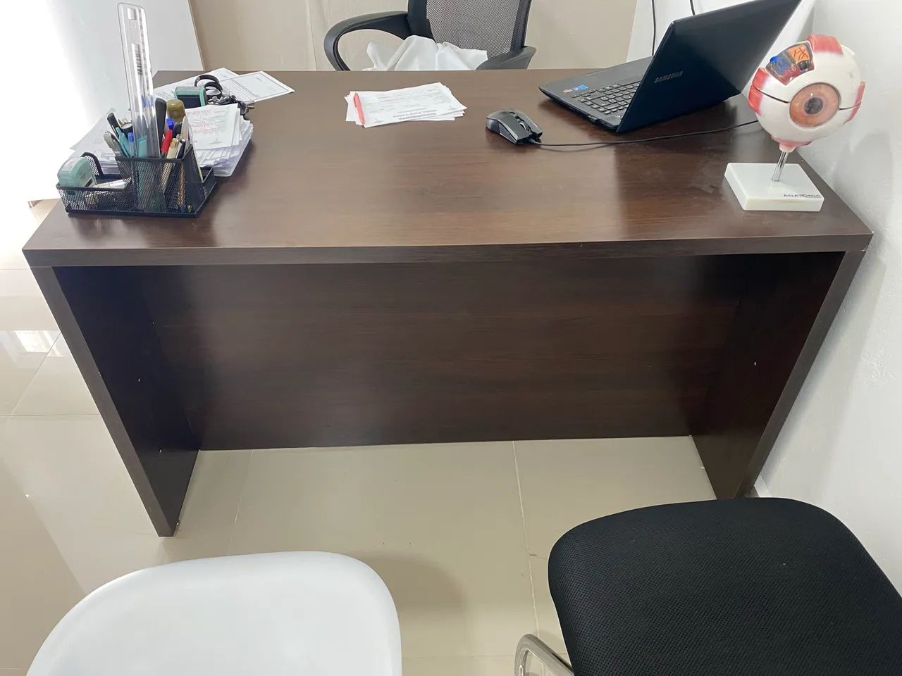 Vendo escrivaninha com gaveta