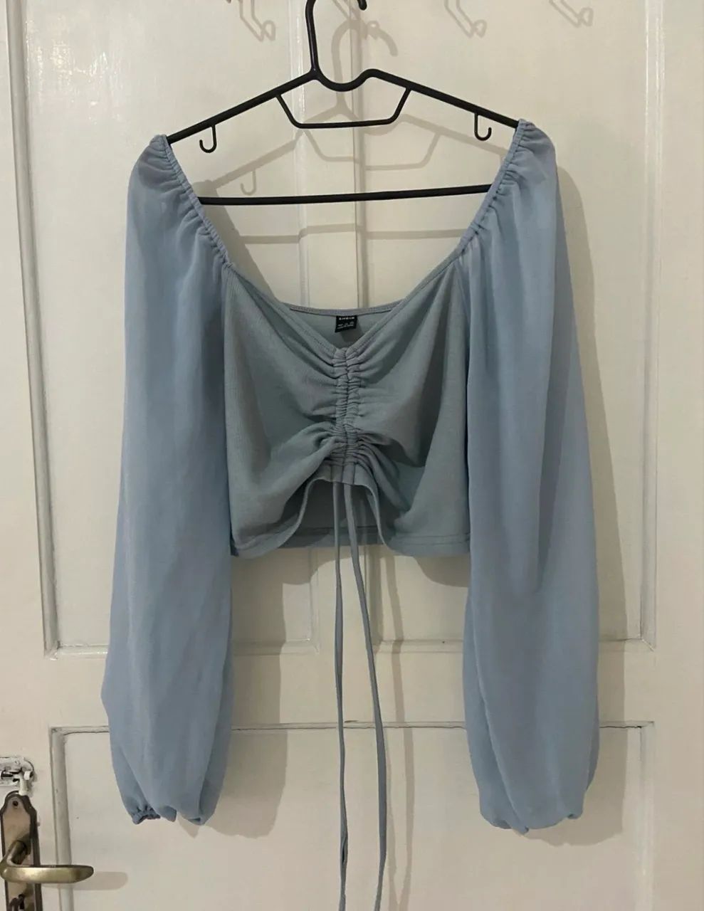 Blusa cropped mangas longas e bufantes - Foto 3