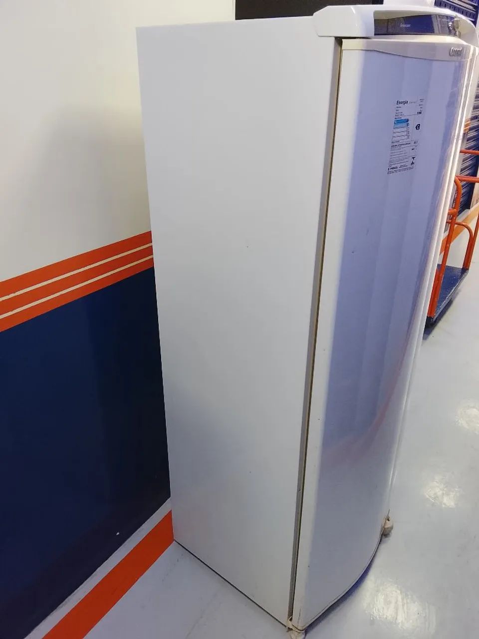 Geladeiras e freezers horizontais e verticais. - Geladeiras e