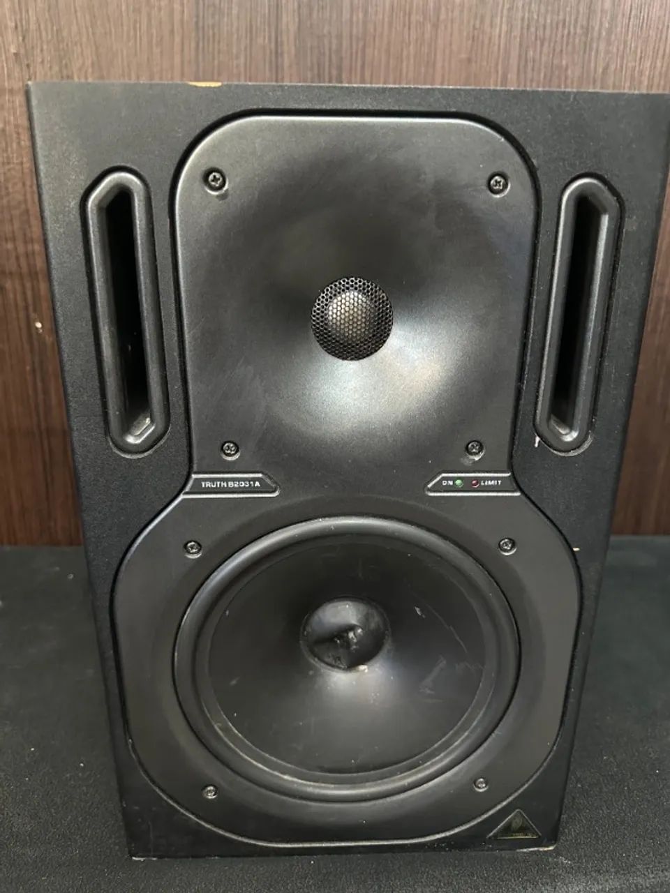 Monitor ativo B2031A Behringer