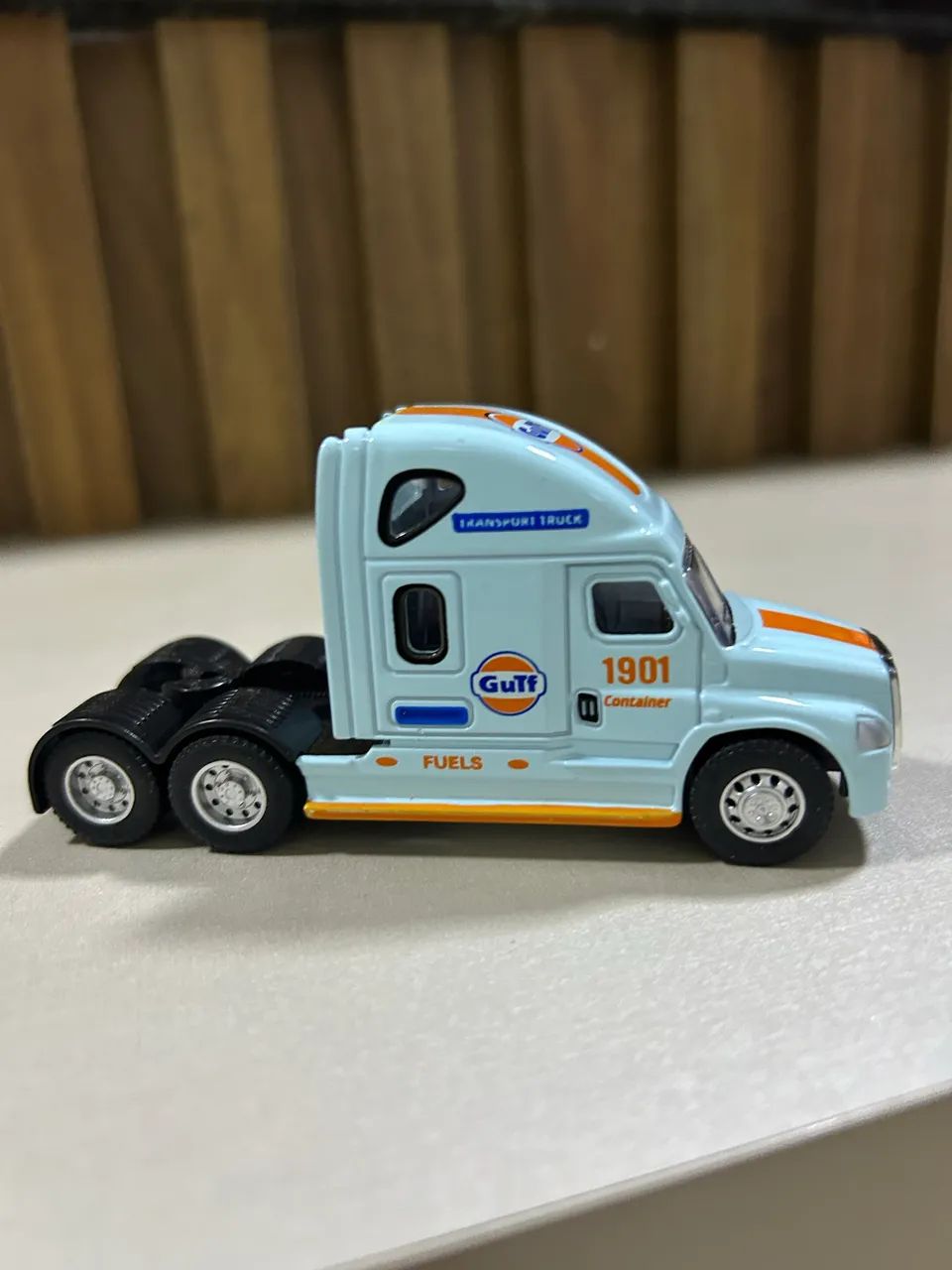 Caminhão tipo Hotwheels 