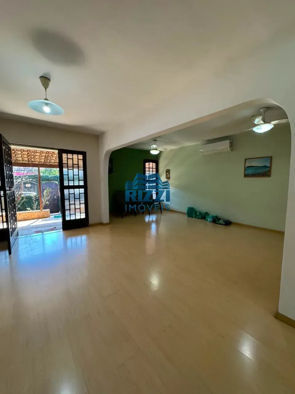 Casa à venda com 3 dormitórios e piscina na Taquara