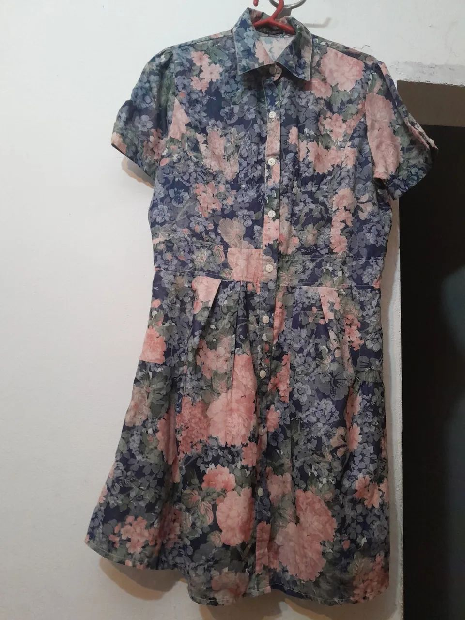 Lindo vestido azul com estampas florais M