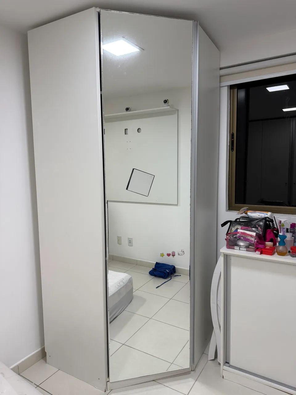 Armário de canto de parede com super espelho  - Foto 2