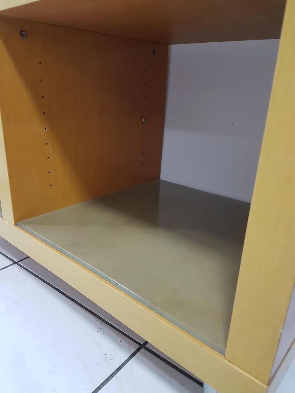 rack para TV amarelo sala  - Foto 4
