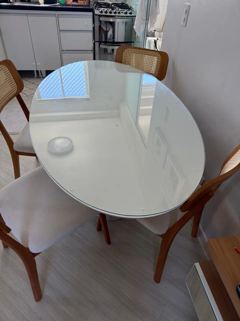 Mesa de laka branca com tampo de vidro - Foto 2