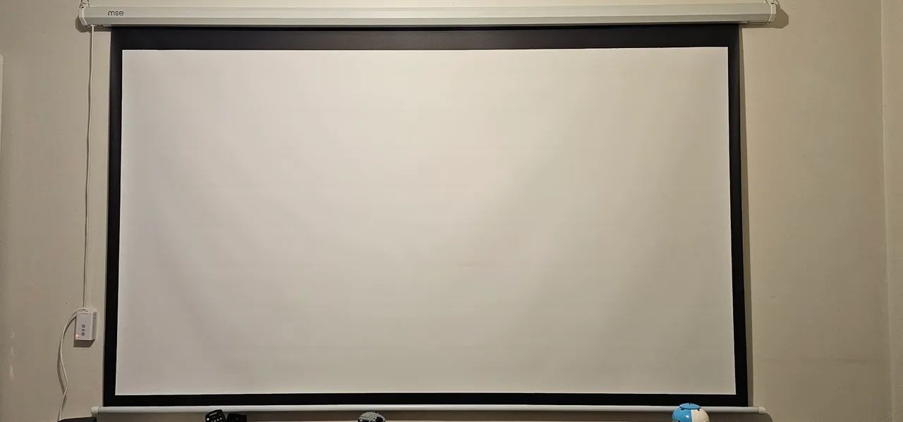 Tela de projeção elétrica 100 polegadas formato 16:9 com controle remoto - Foto 2