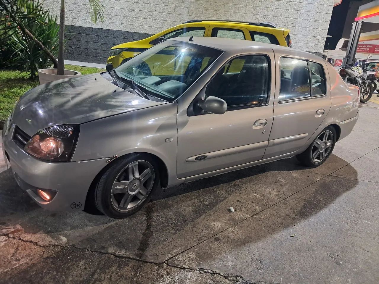 Renault Clio Clio Sed. Privilège Hi-Flex 1.0 16V 4p 2008
