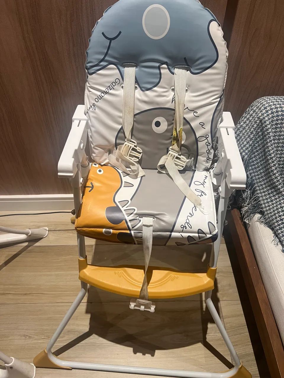 Cadeira de alimentação infantil 