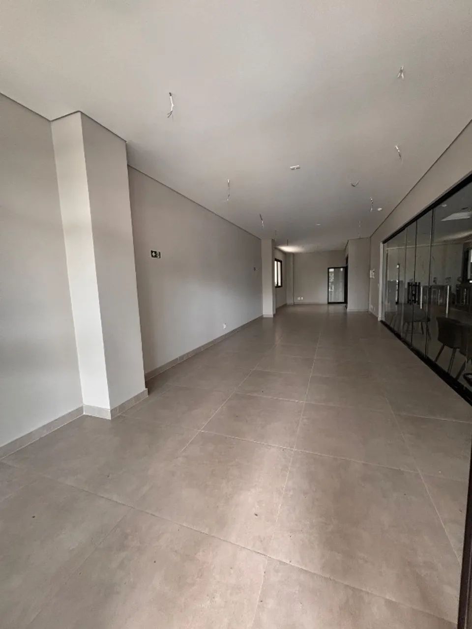 Alugo Sala Comercial Térrea 94 m2 no Adrianópolis  - Foto 3