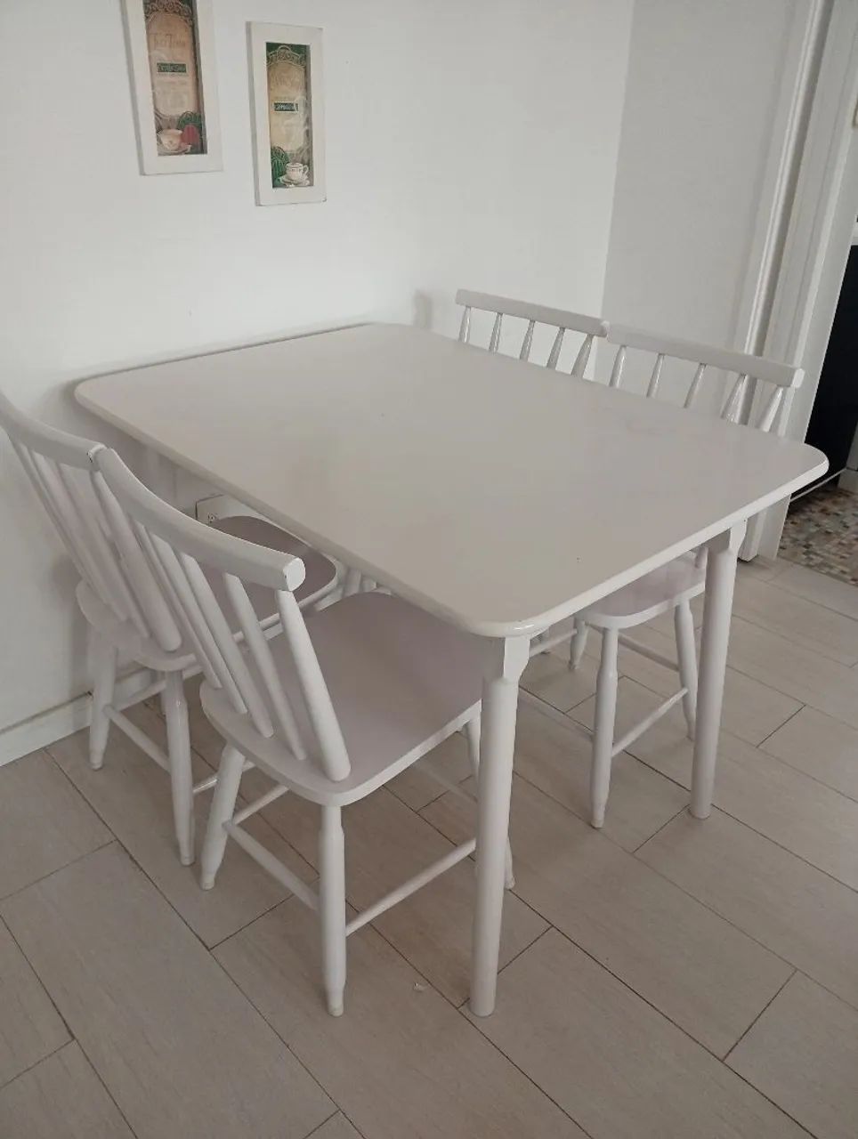 Mesa com 4 cadeiras