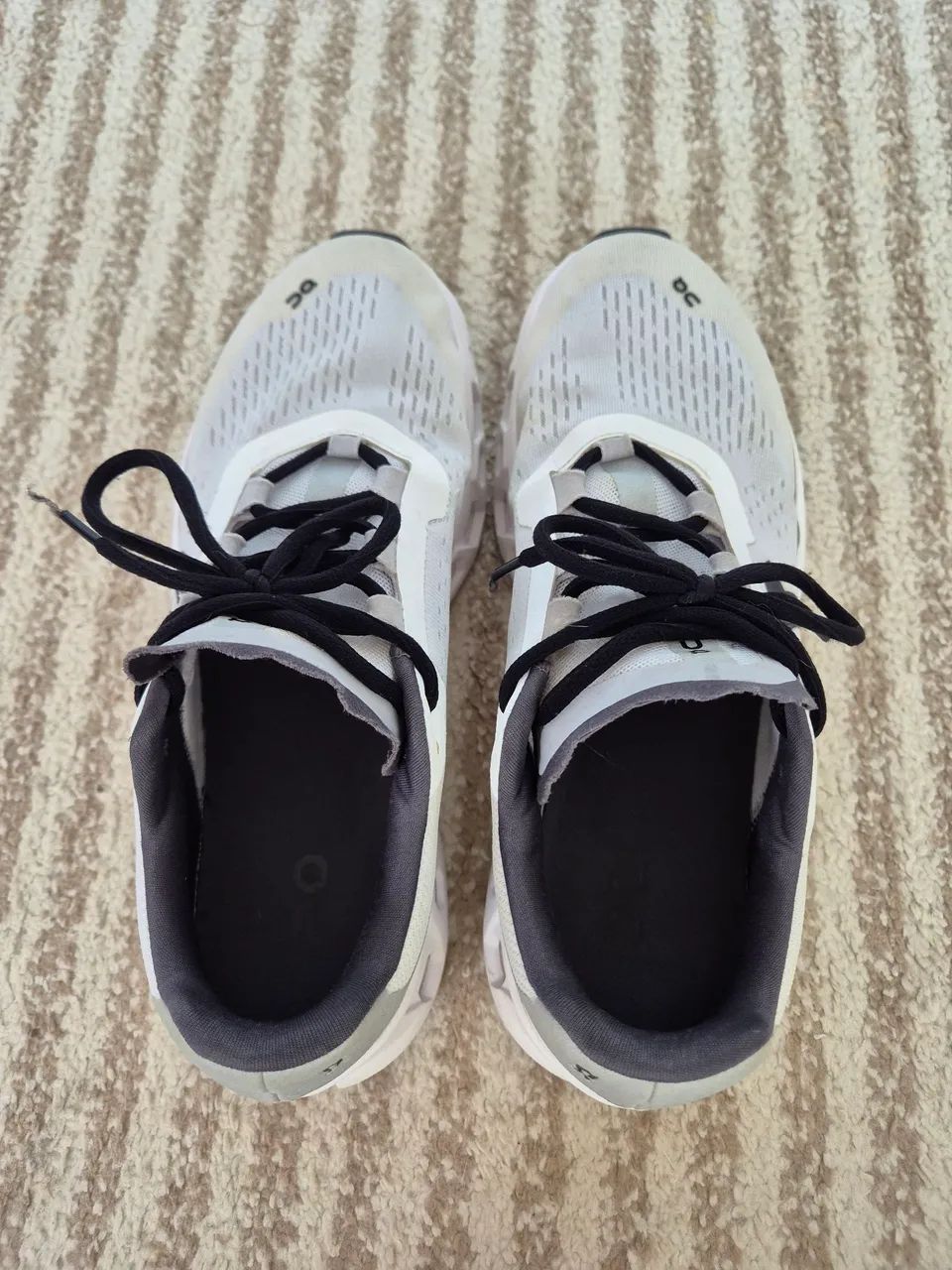 Tenis on cloudmonster 2 semi novo 41 - Foto 3
