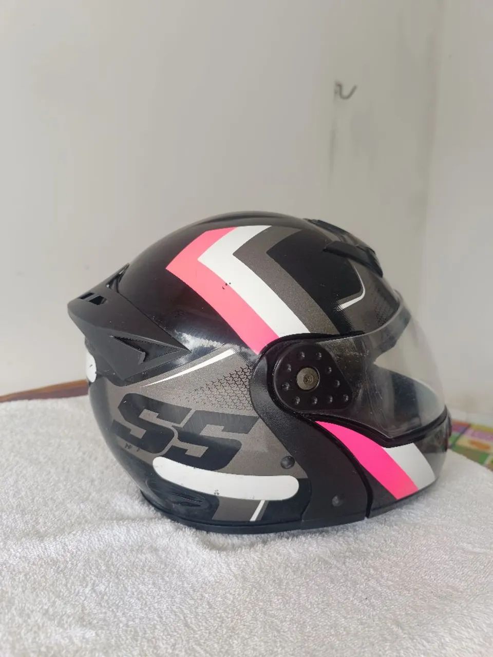 Capacete feminino articulado Robocop  - Foto 2