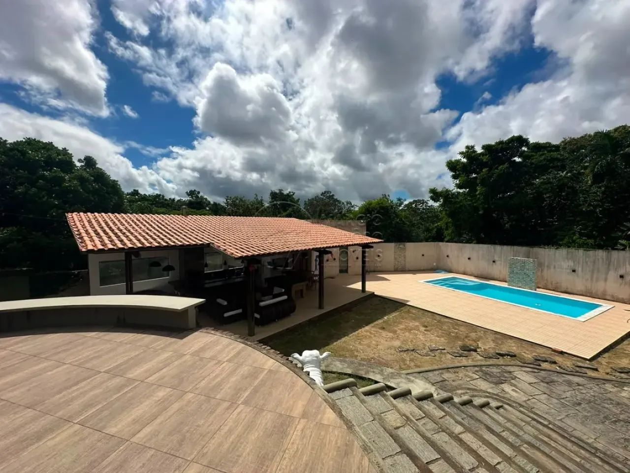 Casa Mobiliada com 3 Quartos e Piscina à venda no Cond. Bernardo Oiticica