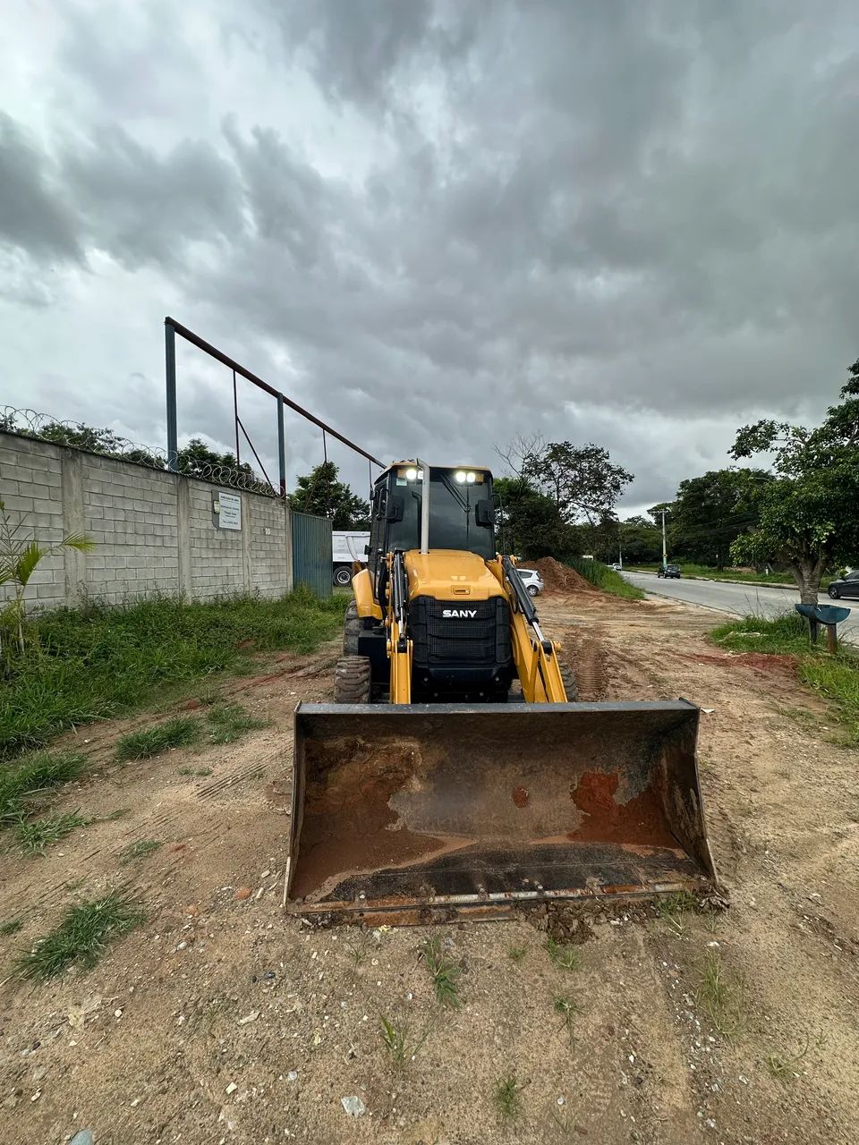 Retroescavadeira Sany BHL75 2024 4X4  - Foto 3