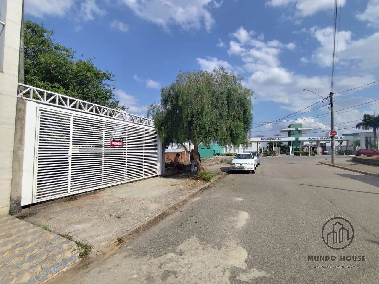 Prédio comercial em frente ao Horto Forestal II