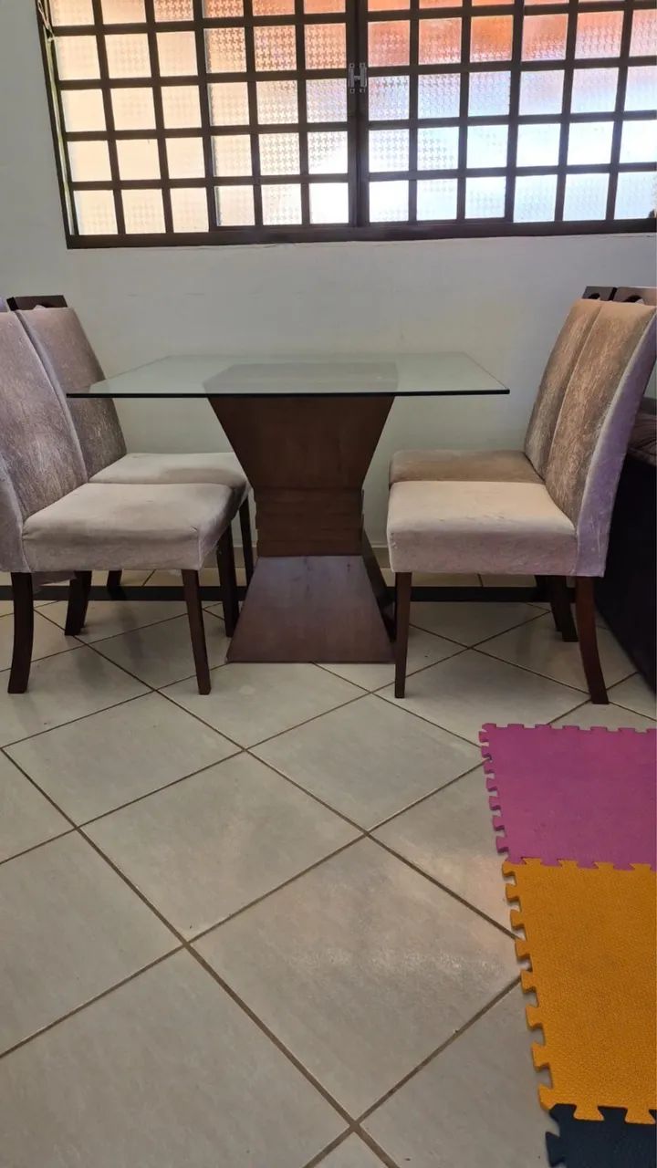 Mesa com 4 cadeiras - Tampão de Vidro  - Foto 2