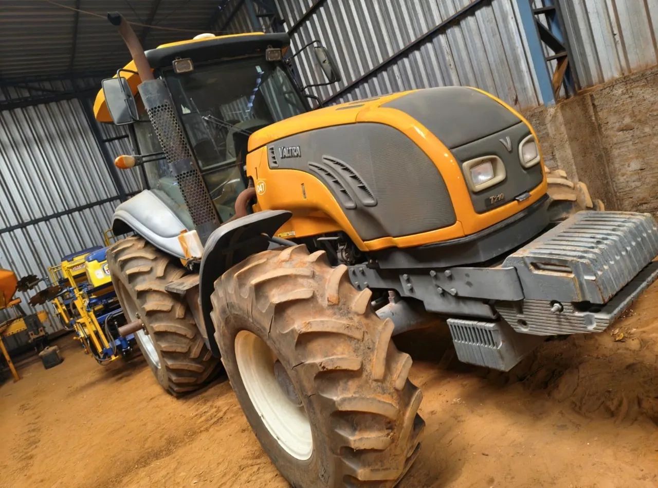 Trator Valtra BT210 ano 2012, 4x4, com 6.700 horas, ar condicionado, em SP - Foto 2