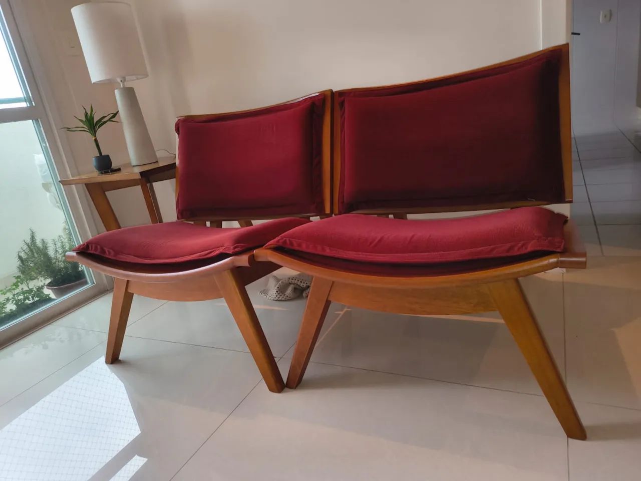 Par de Poltronas em Madeira Maciça | Design Sofisticado - Foto 4