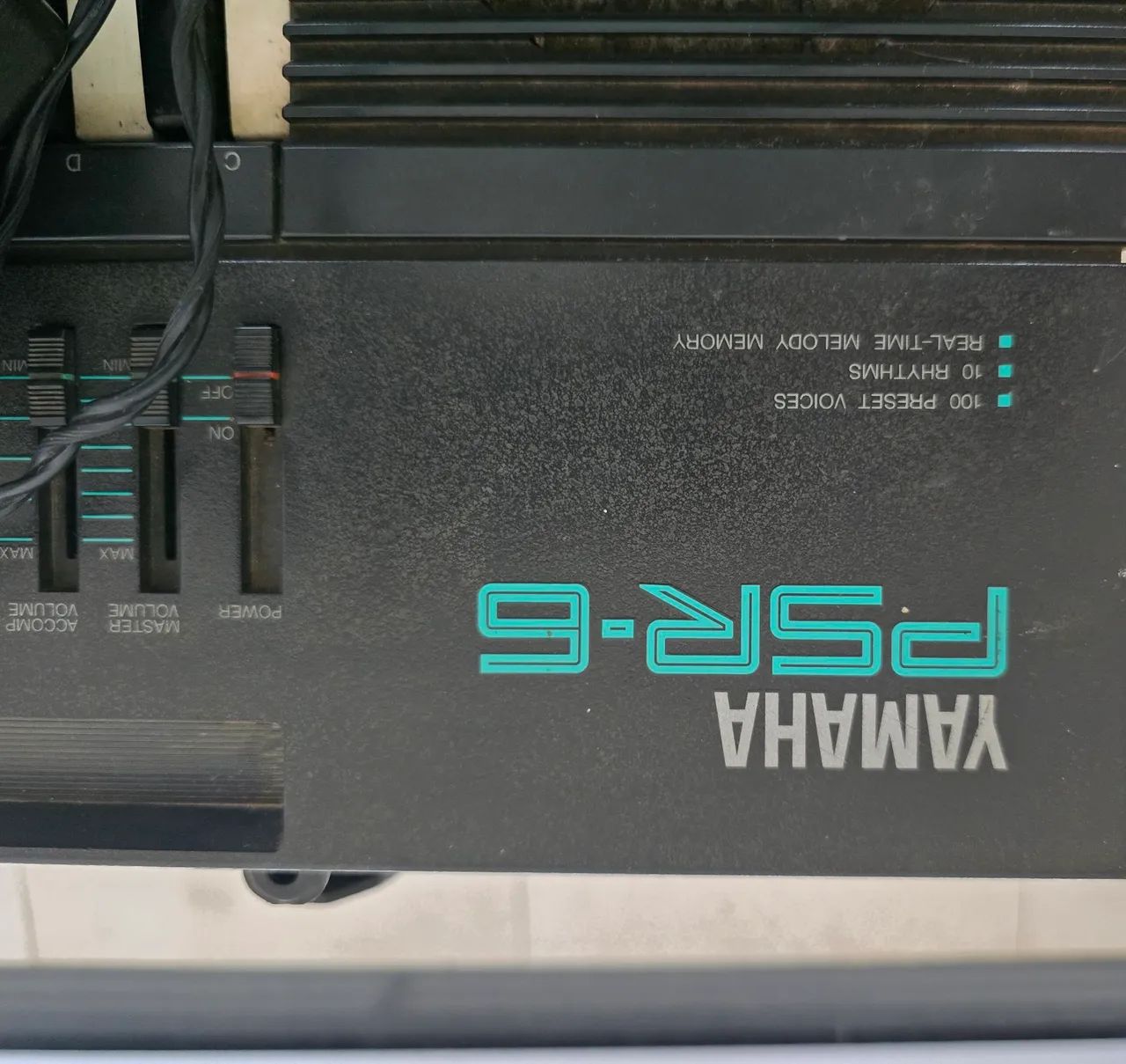 Teclado Yamaha PSR-6 - Foto 2