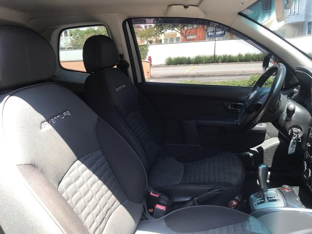 Fiat Strada Adventure cd 3 portas automática 1.8 flex com GNV completa - Foto 14
