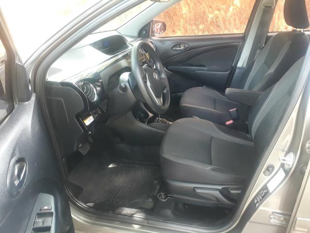 Toyota etius novo com gás. 2017 43.000,00 - Foto 3