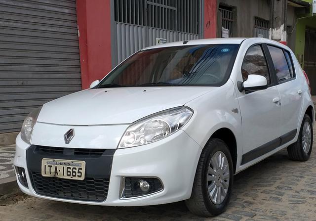 Sandero 1.6 automático em ótimo estado
