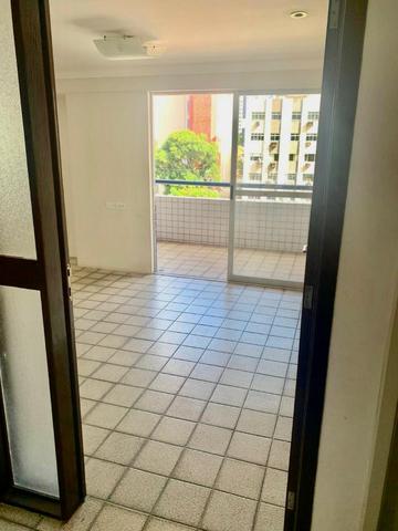 Apartamento nas Graças, 3 quartos, mais dependência empregada, 100% nascente - Foto 3