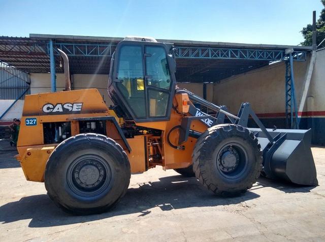 Pá carregadeira Case W20 R$160.000,00