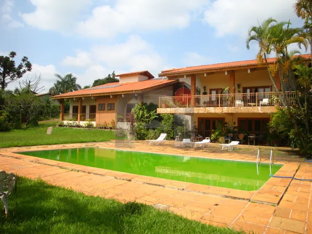CHÁCARA COM VISTA E ACESSO AO LAGO NA MELHOR LOCALIZAÇÃO DO CONDOMÍNIO