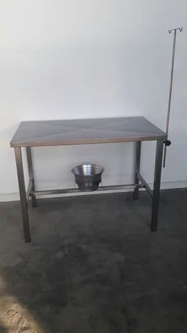 Mesa cirurgica de atendimento veterinario em inox - nova