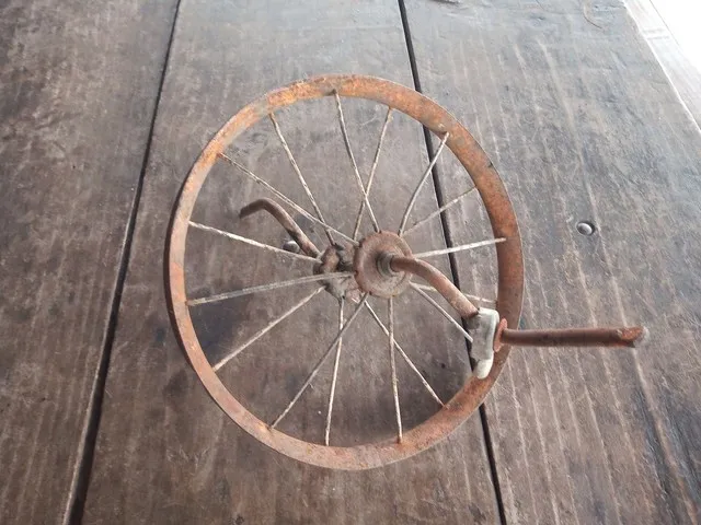 Roda velocípede antigo