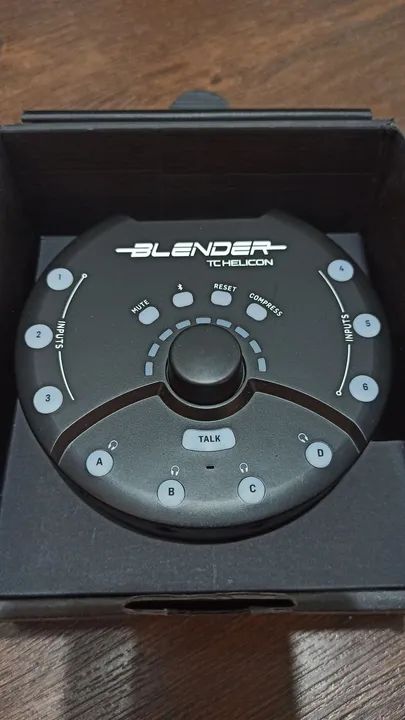 TC Helicon Blender Mixer e interface de áudio 